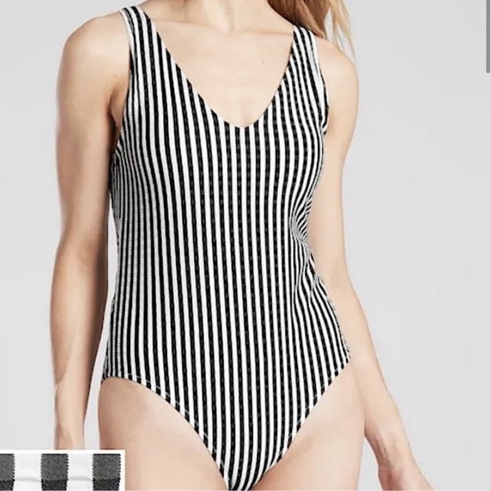 Athleta Stripe Seersucker V-Neck One Piece Black & White Women’s Size Small